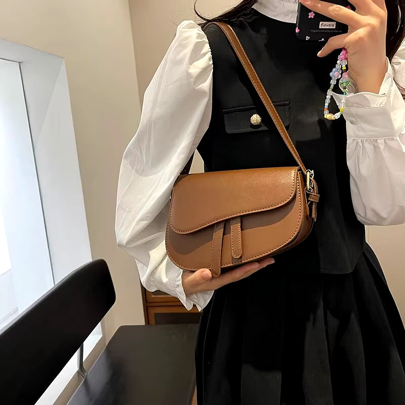 New Fashion Niche PU Leather Versatile Flip Zipper WOMEN'S Saddle Bag Single Shoulder Bag for Commuting